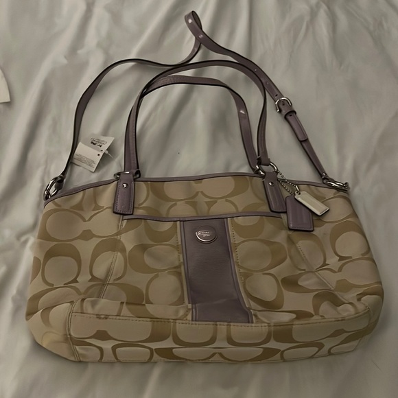 New with tag Coach tote - Picture 1 of 5